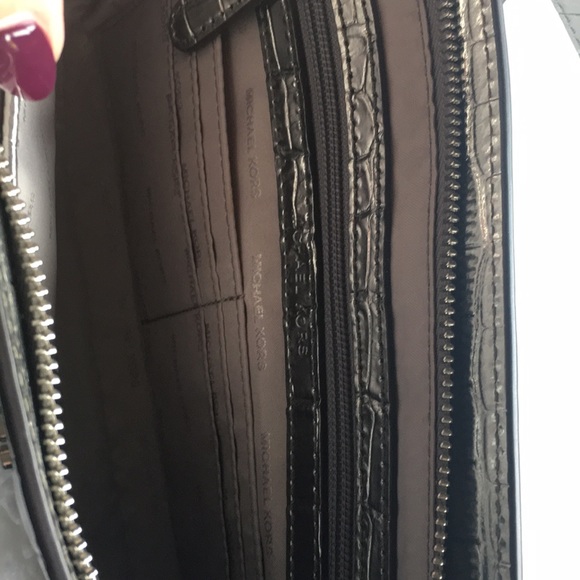 Micheal Kors Cross Body Purse - Picture 2 of 3